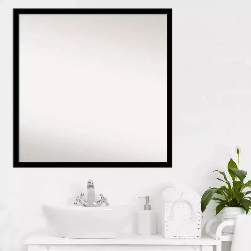 Miroir mural de salle de bain 28" x 28" sans biseau noir jais - Amanti Art : Cadre carré moderne en polystyrène, quincaillerie de montage incluse