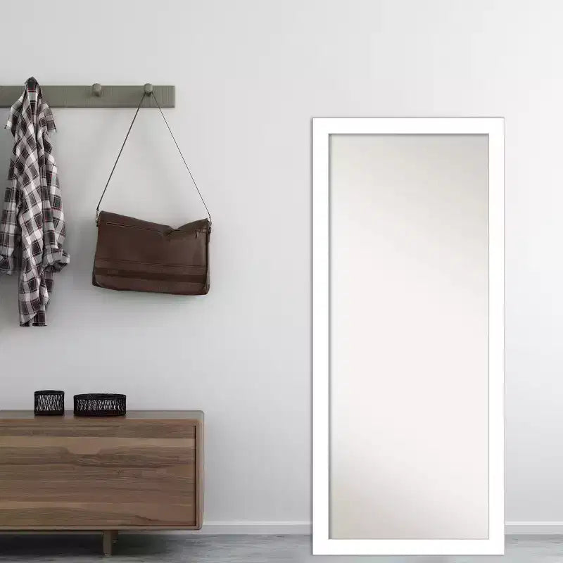 Miroir pleine longueur de 28" x 64" avec cadre en forme de coin pour poser au sol/s'appuyer, blanc - Amanti Art : style moderne, cadre en polystyrène, fixation murale