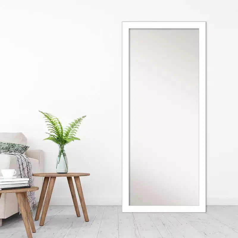 Miroir pleine longueur de 28" x 64" avec cadre en forme de coin pour poser au sol/s'appuyer, blanc - Amanti Art : style moderne, cadre en polystyrène, fixation murale