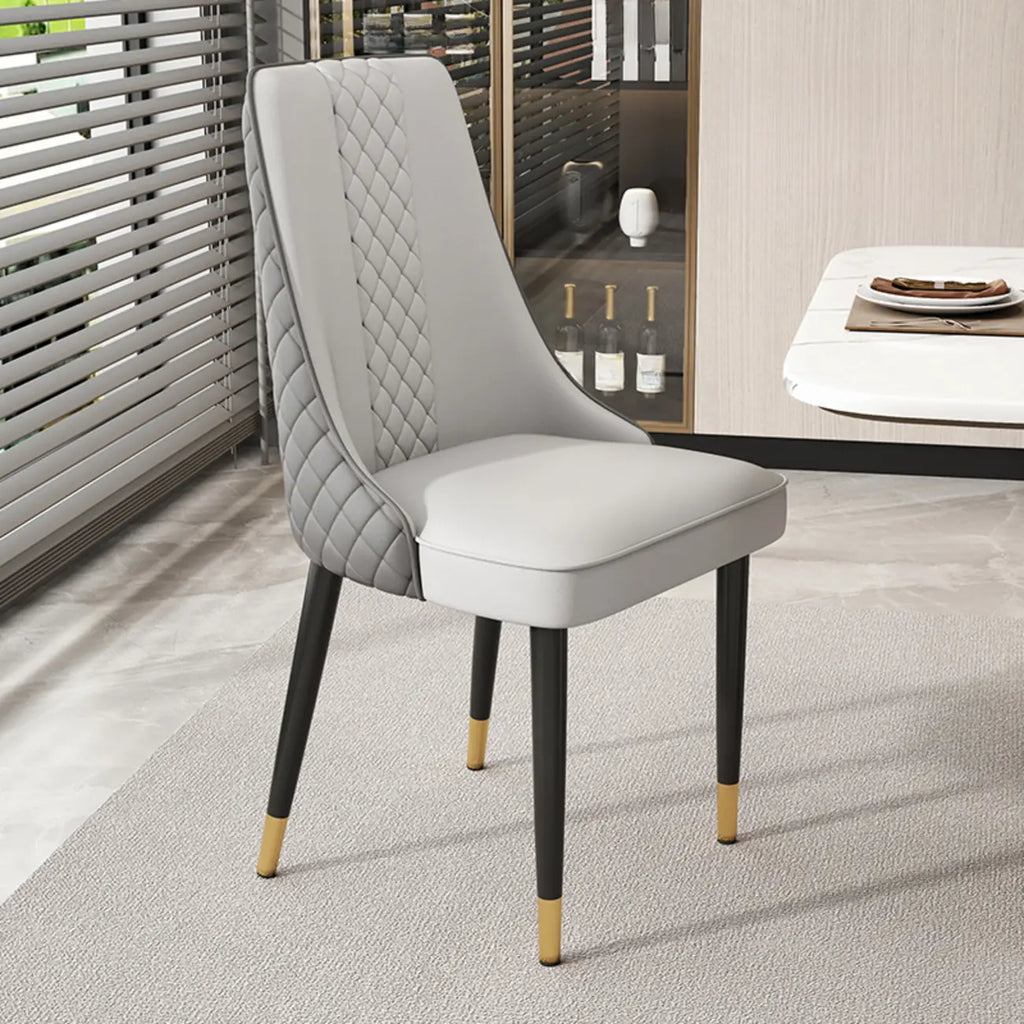 Chaise de salle à manger en similicuir avec haut dossier et accoudoirs inclinés