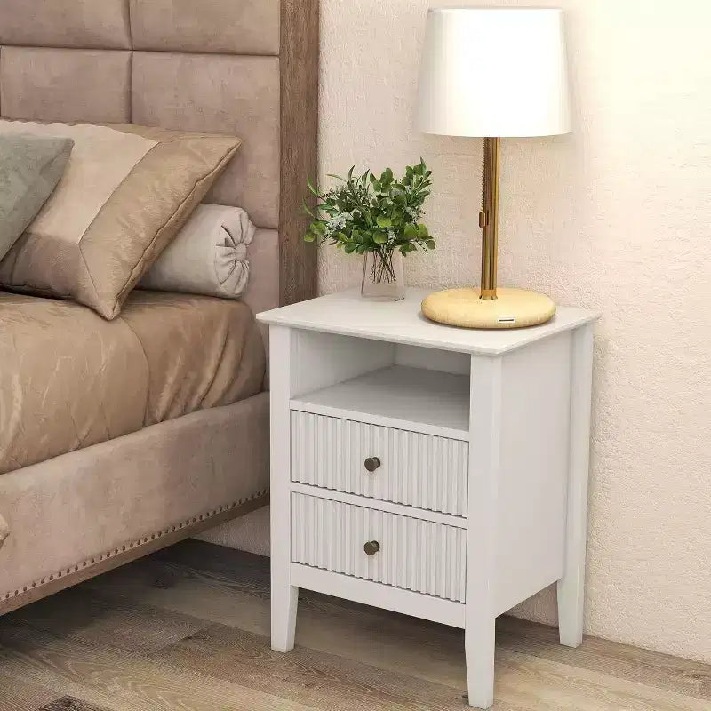 Table de chevet cannelée Heynemo avec station de charge, table d'appoint avec 2 tiroirs coulissants silencieux et étagère de rangement, idéale pour le salon et la chambre.