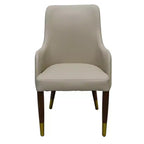 Chaise de salle à manger LeisureMod Viva avec accoudoirs, revêtement en cuir et pieds en bois doré pour cuisine et maison modernes, lot de 2