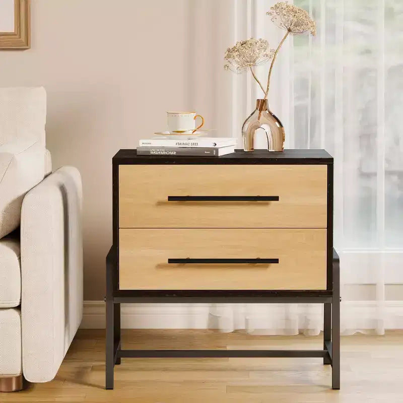 Table d'appoint en bois clair avec pieds en métal, table de chevet avec rangement, tables d'appoint modernes du milieu du siècle pour chambre à coucher, salon.