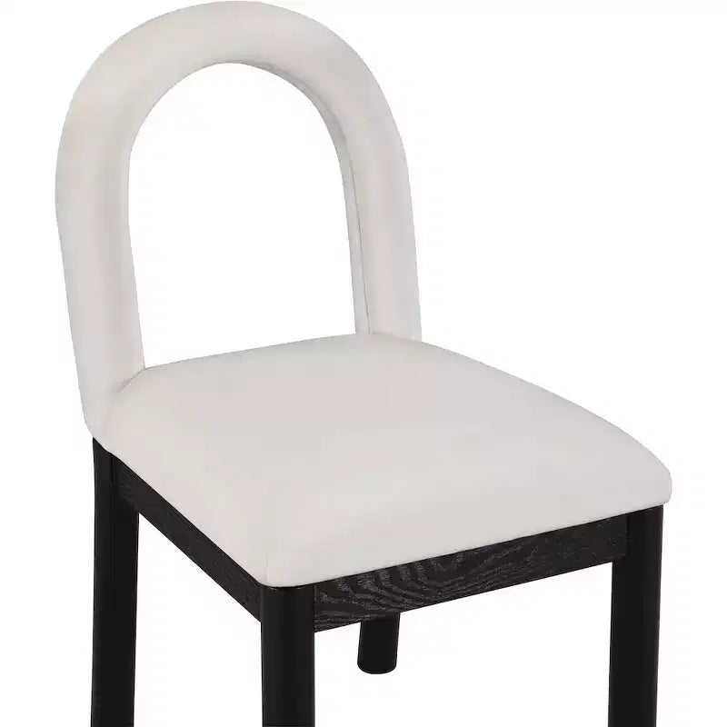 Meridian Furniture, Chaise de salle à manger en velours Conrad