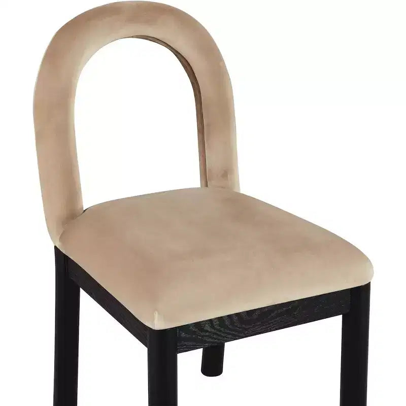 Meridian Furniture, Chaise de salle à manger en velours Conrad