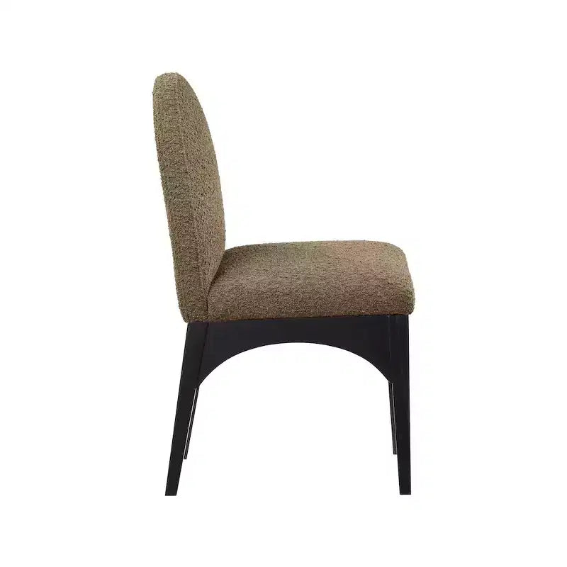 Meridian Furniture, Chaise de salle à manger Waldorf en tissu bouclé
