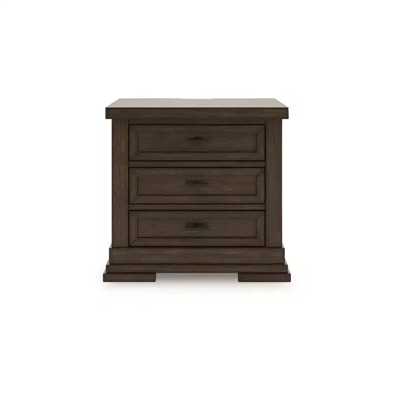 Table de chevet à 3 tiroirs Taffenbrook de Signature Design by Ashley avec ports de chargement USB et prises électriques - Marron moyen