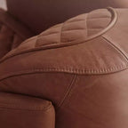 Fauteuil Art Leon en cuir avec design matelassé pour un confort intemporel