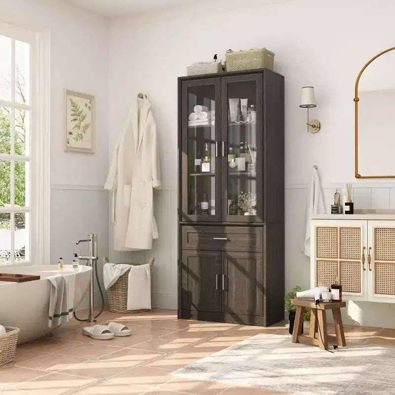Meuble de Rangement Haut de Salle de Bain Famapy, Unité de Rangement Autonome avec Portes en Verre, Conception Anti-basculement, pour Petits Espaces, Foncé