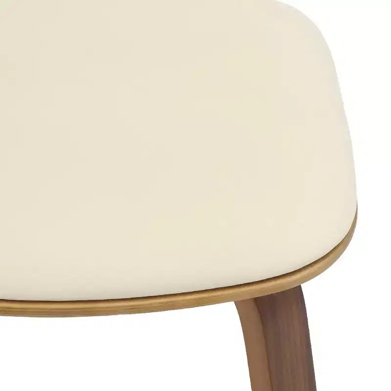 LeisureMod Clivo - Ensemble de 4 Chaises de Salle à Manger en Bois avec Siège Rembourré en Cuir, Dossier Ouvert Courbé - Cuisine Moderne, Salle à Manger, Café, Coin Repas