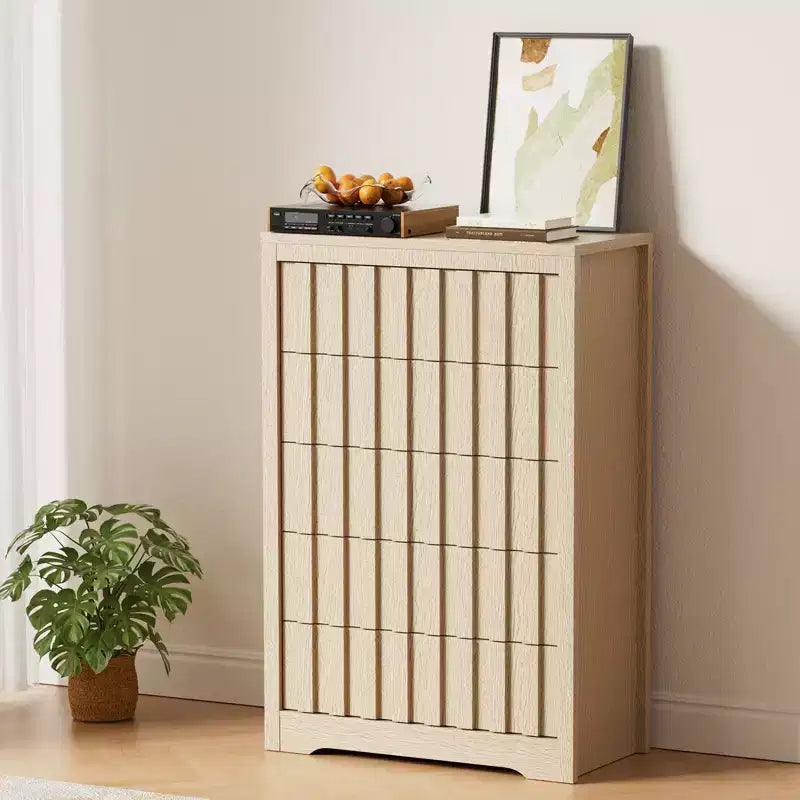 Commode moderne COZONY en bois à 5 tiroirs cannelés et sans poignées, avec rangement profond pour chambre, salon et couloir, Chêne Naturel