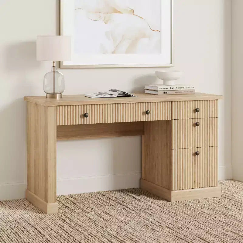 Garvee Fluted Home Office Desk Storage, Bureau de direction moderne 54 pouces avec station de charge, Bureau d'ordinateur en bois avec tiroirs classeurs pour l'étude