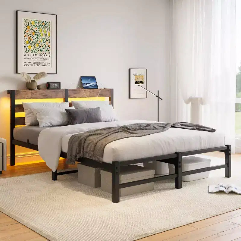 MAYEERTY Cadre de lit Queen Size en métal avec tête de lit en bois, étagère de chargement, silencieux, sans sommier tapissier, marron rustique