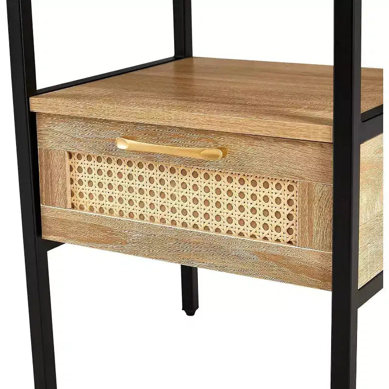 Table de chevet Acekool en rotin avec station de charge, tiroir et étagère ouverte, table d'appoint compacte pour chambre et salon, naturelle