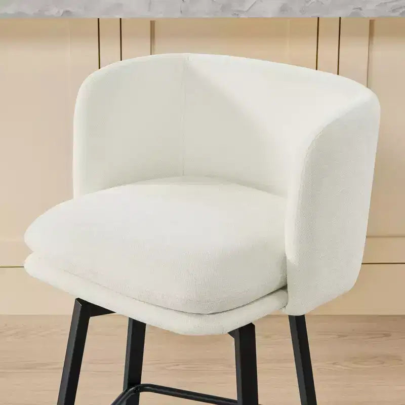 Tabouret de comptoir pivotant Spruce&Spring avec dossier incurvé, assise double épaisseur et piètement en métal