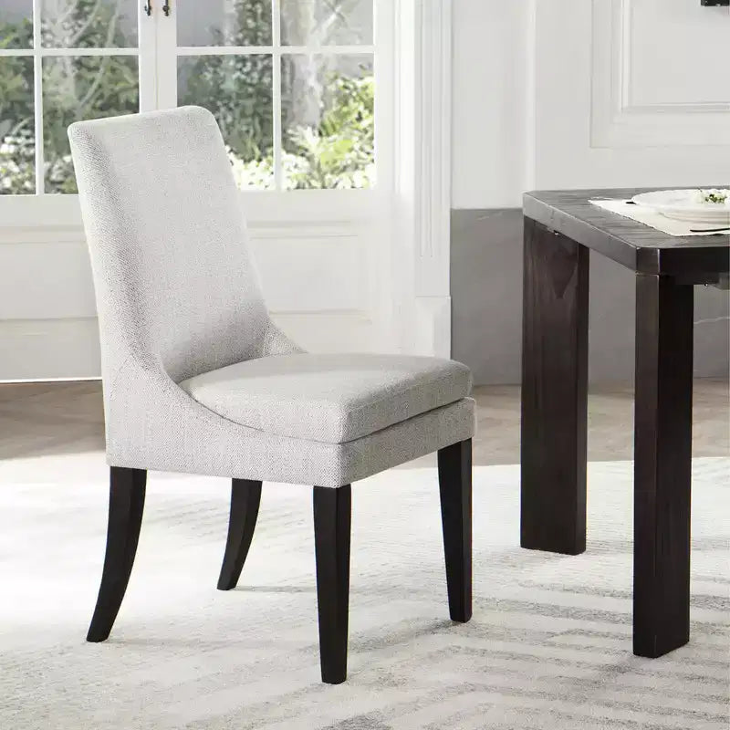 Chaise de salle à manger tapissée Spruce&Spring avec coussin d'assise double épaisseur et pieds en bois