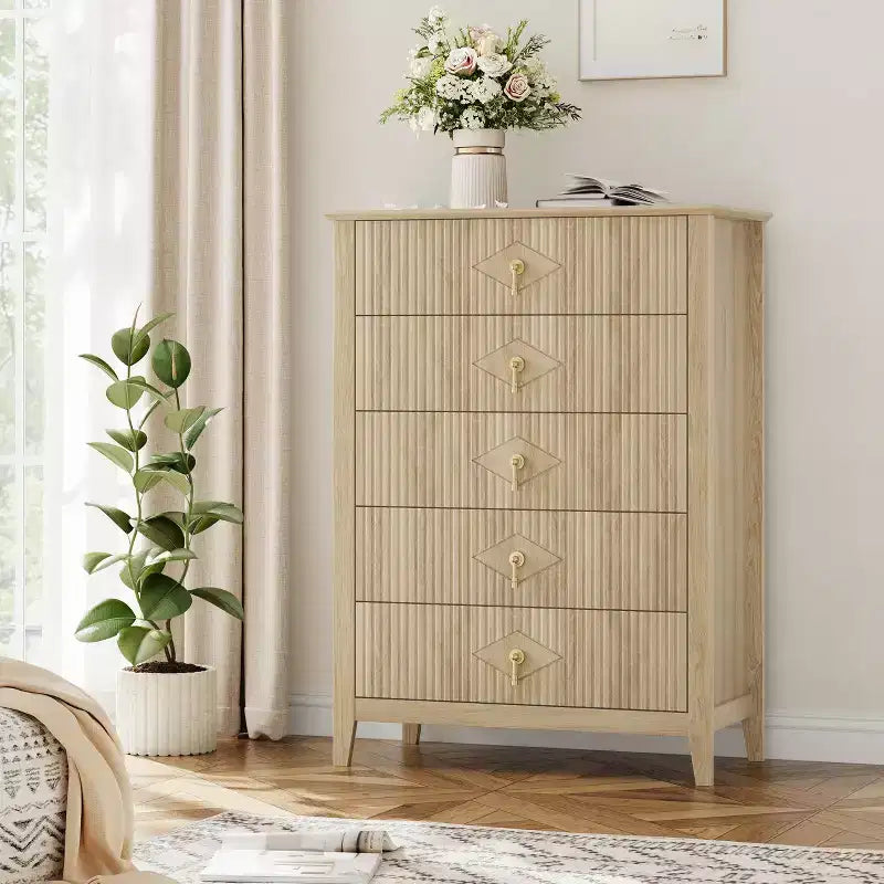 Commode à 5 tiroirs pour chambre à coucher, commode en bois de 81 cm de large avec poignées en métal, organisateur de rangement à cannelures, table de chevet étroite