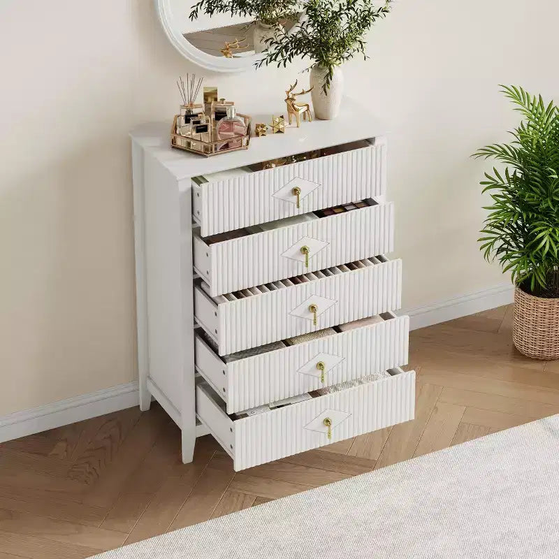 Commode à 5 tiroirs pour chambre à coucher, commode en bois de 81 cm de large avec poignées en métal, organisateur de rangement à cannelures, table de chevet étroite