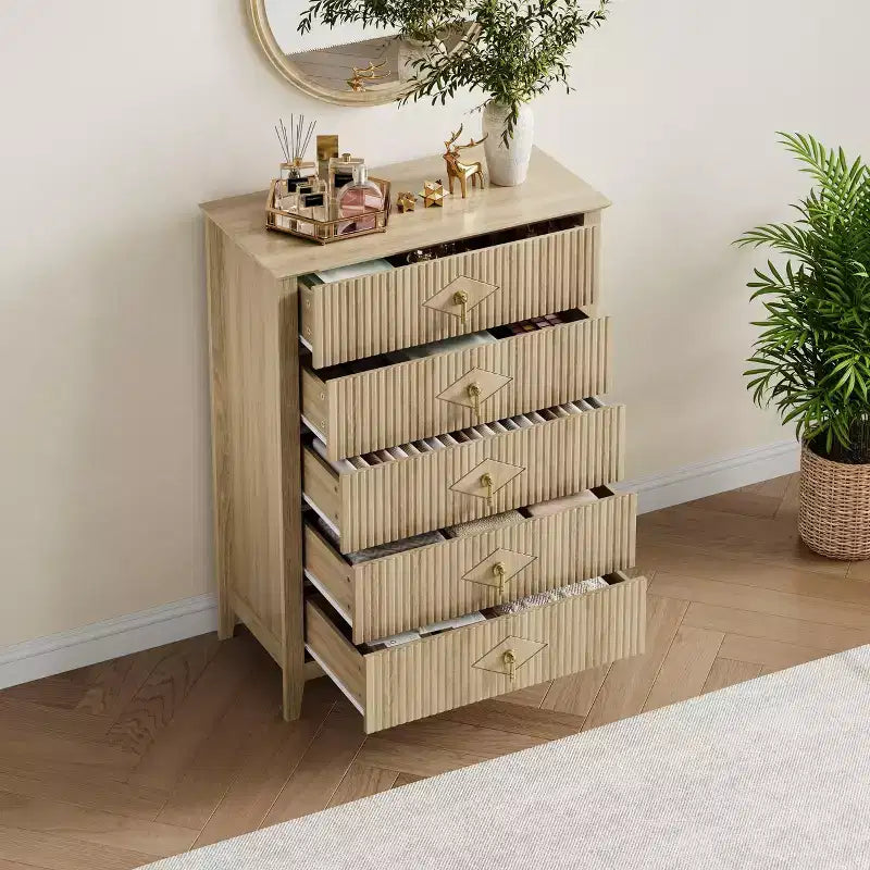 Commode à 5 tiroirs pour chambre à coucher, commode en bois de 81 cm de large avec poignées en métal, organisateur de rangement à cannelures, table de chevet étroite