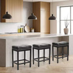 Lot de 2 tabourets de bar rembourrés pivotants et réglables en hauteur Okak avec repose-pieds, chaises de comptoir sans accoudoirs en cuir PU pour salles à manger