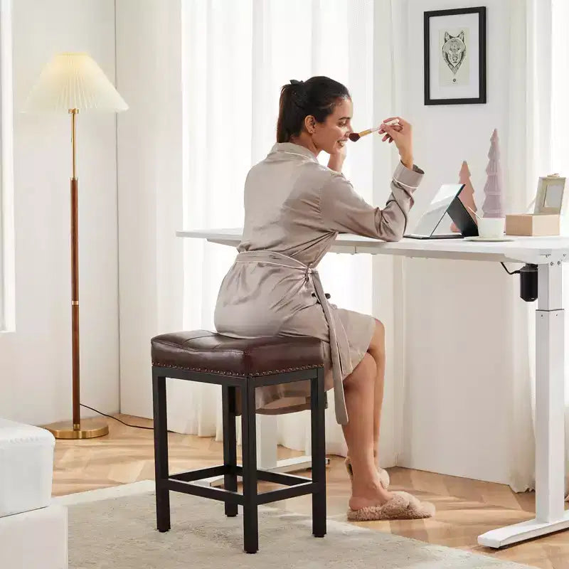 Lot de 2 tabourets de bar rembourrés pivotants et réglables en hauteur Okak avec repose-pieds, chaises de comptoir sans accoudoirs en cuir PU pour salles à manger