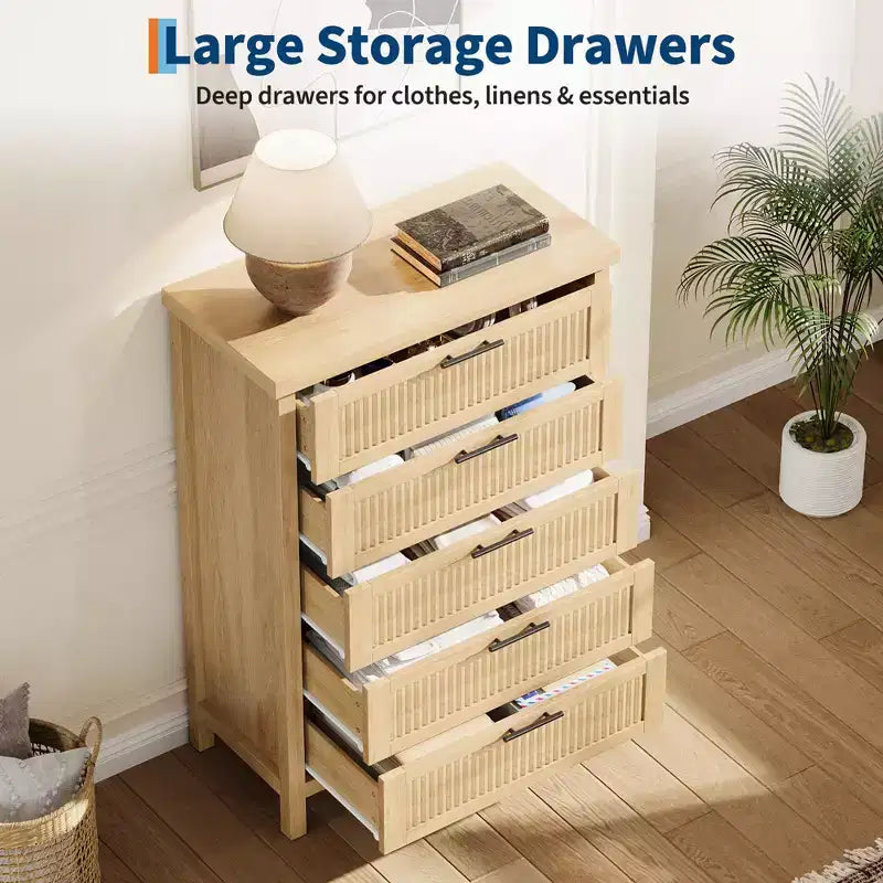 Commode à 5 tiroirs pour chambre à coucher, commode en bois de 114 cm de haut avec poignées en métal, table de chevet étroite, organiseur de rangement de vêtements cannelé