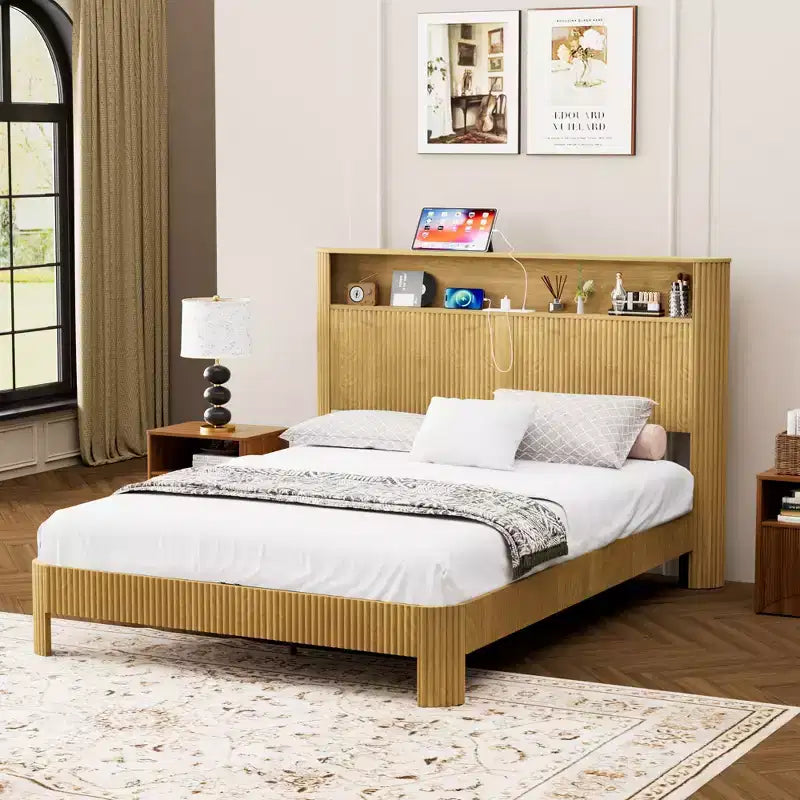 Cadre de lit ModernLuxe Queen/Full XL avec tête de lit de rangement, station de charge intégrée, design ondulé, support silencieux