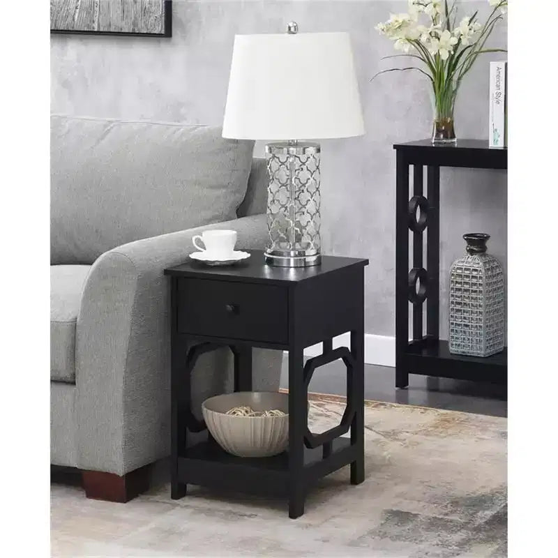 Table d'appoint HomeStock Belmont à 1 tiroir avec motif latéral octogonal, deux étagères et un tiroir coulissant, table d'appoint élégante pour le rangement de la chambre