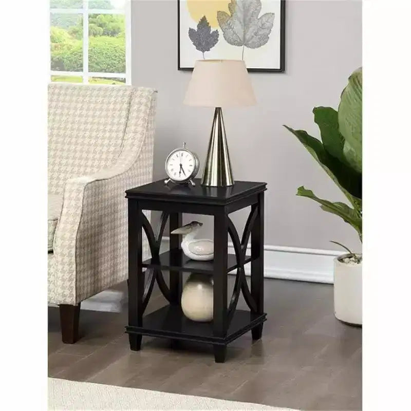 Table d'appoint HomeStock Belmont avec côtés en X doux et deux étagères, en bois d'hévéa massif avec placage de chêne pour le rangement du salon