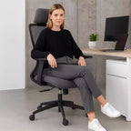 Chaise de bureau Okak à dossier haut, chaise de bureau avec appui-tête et roulettes, chaise de bureau en maille pour le bureau, le bureau ou la salle de lecture