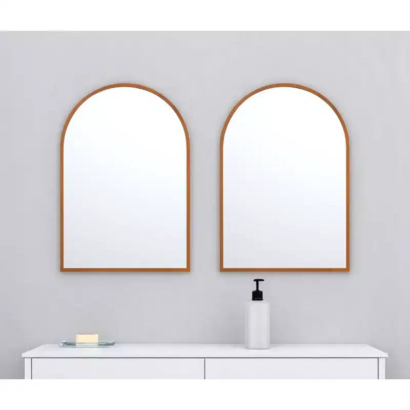 HomeRoots – Ensemble de deux miroirs de salle de bain encadrés en bois de noyer cintré