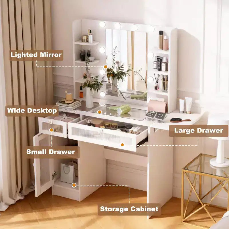 La coiffeuse blanche Dyonery est équipée d'un miroir et d'une lampe de bureau, et dispose d'un port de chargement USB. Elle comporte des armoires et des tiroirs.