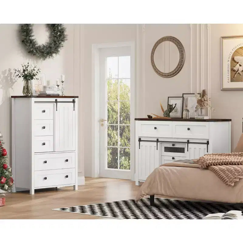 Commode de ferme à 5 tiroirs avec porte coulissante de style grange, commode haute en bois de 122 cm avec étagère réglable pour chambre à coucher, entrée, salon - Blanc