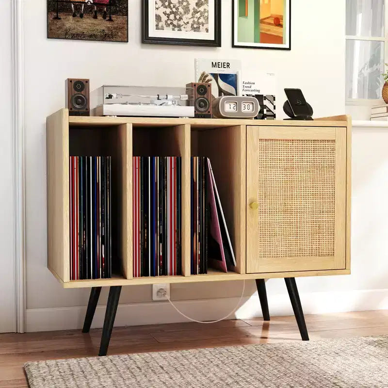 Meuble de rangement pour tourne-disque Costway avec station de charge et placard en rotin à étagère réglable