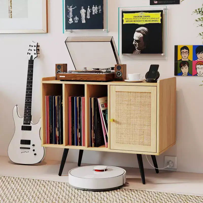 Meuble de rangement pour tourne-disque Costway avec station de charge et placard en rotin à étagère réglable