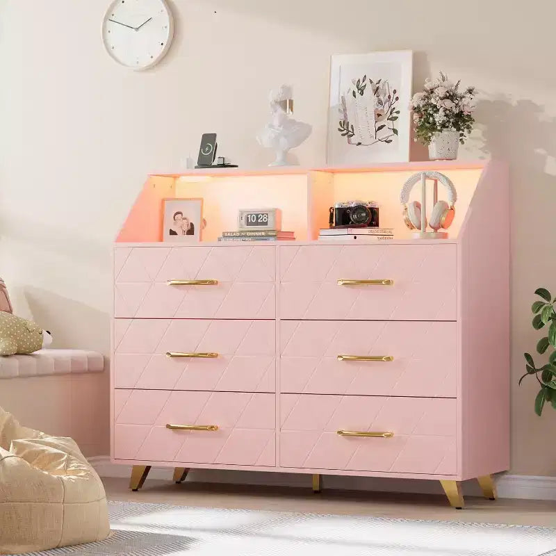 Commode Acekool à 6 tiroirs avec station d'alimentation, façade géométrique et pieds dorés, meuble de rangement moderne pour chambre à coucher, salon, entrée