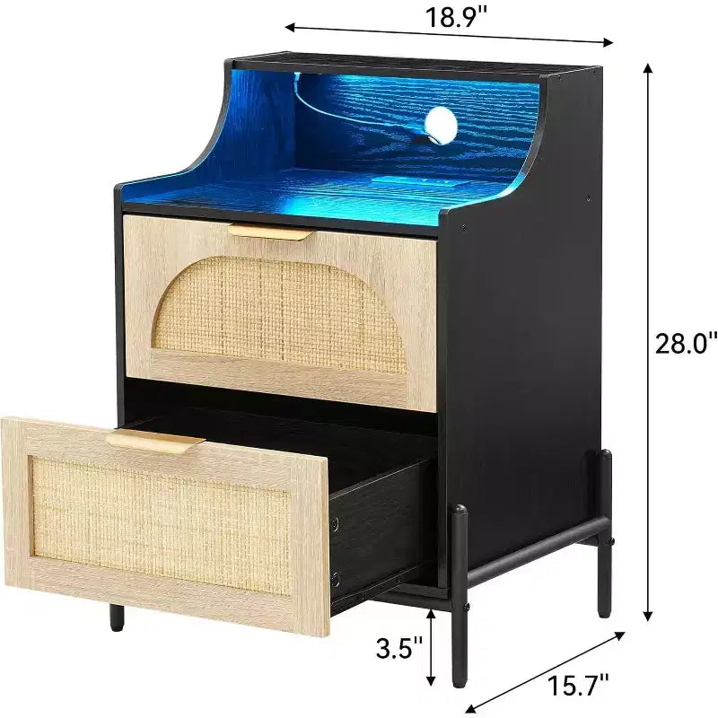 Table de chevet avec prises et ports USB - Table de nuit à éclairage couleur réglable, Table d'appoint en rotin avec 2 tiroirs de rangement