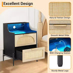 Table de chevet avec prises et ports USB - Table de nuit à éclairage couleur réglable, Table d'appoint en rotin avec 2 tiroirs de rangement