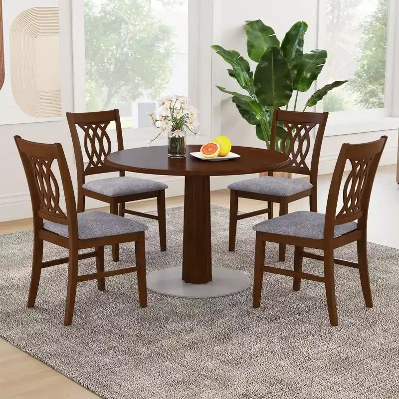 Lot de 4 chaises de salle à manger Costway avec assise rembourrée, dossier ajouré et cadre en bois d'hévéa