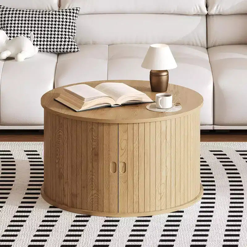 Table basse ronde avec rangement, table basse avec panneau cannelé et porte coulissante incurvée, étagère de présentation ouverte, table d'appoint moderne en bois