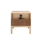 Table de chevet Elio Rattan Cubby avec 1 tiroir, prise électrique et bouton en laiton