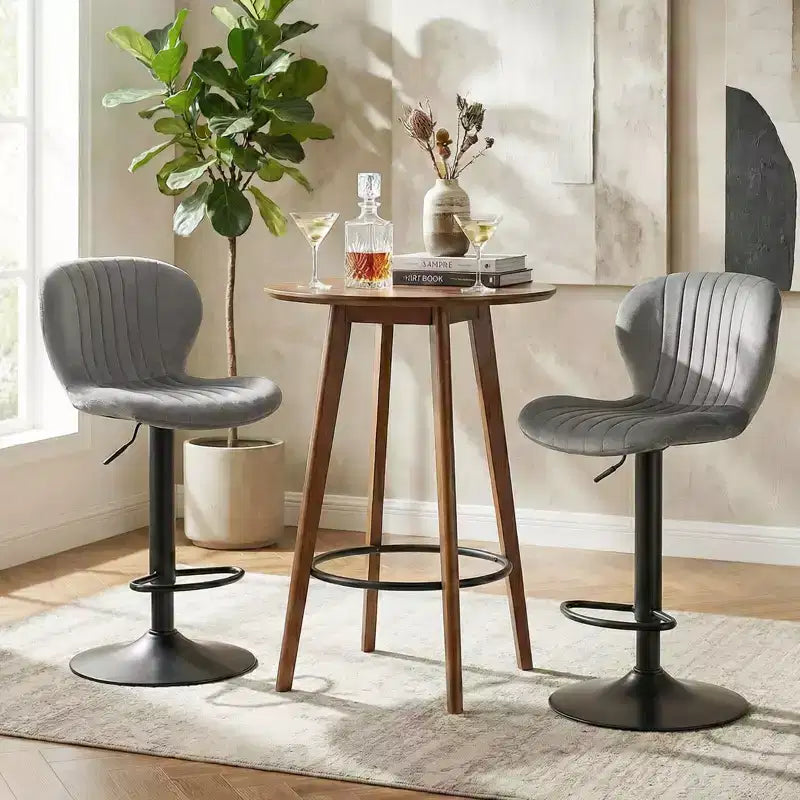Lot de 2 ou 4 tabourets de bar Costway avec dossiers rembourrés en velours, sièges rembourrés, repose-pieds en métal, noir/gris + noir