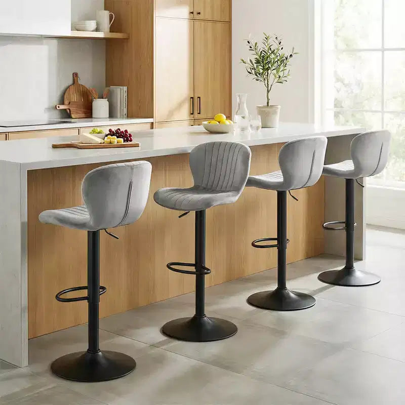 Lot de 2 ou 4 tabourets de bar Costway avec dossiers rembourrés en velours, sièges rembourrés, repose-pieds en métal, noir/gris + noir