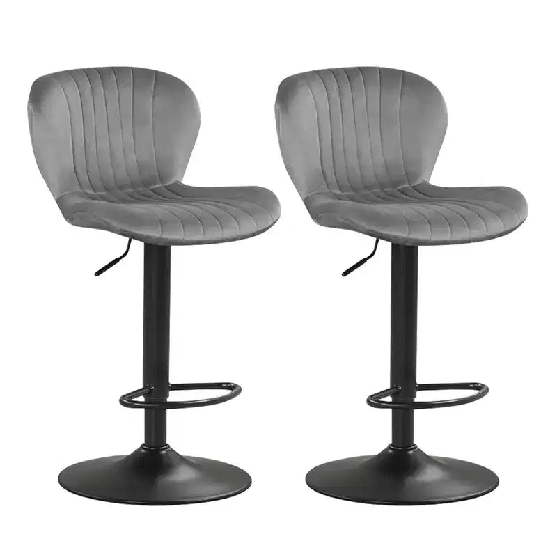 Lot de 2 ou 4 tabourets de bar Costway avec dossiers rembourrés en velours, sièges rembourrés, repose-pieds en métal, noir/gris + noir