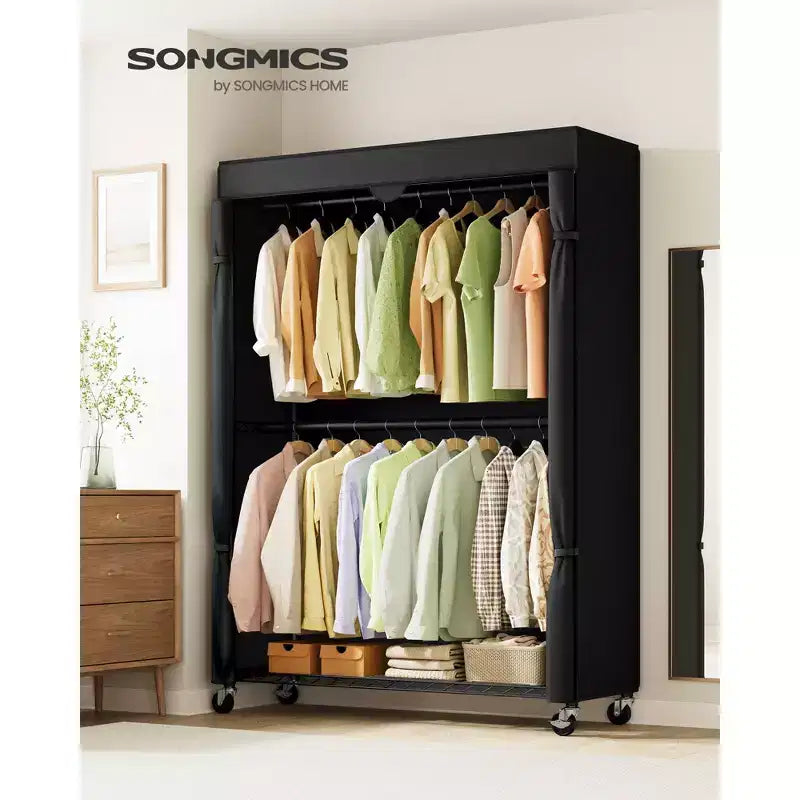 SONGMICS Portant à vêtements roulant robuste, Armoire portable à roulettes, avec étagères grillagées et tringles à suspendre réglables, Housse en tissu, Noir encre