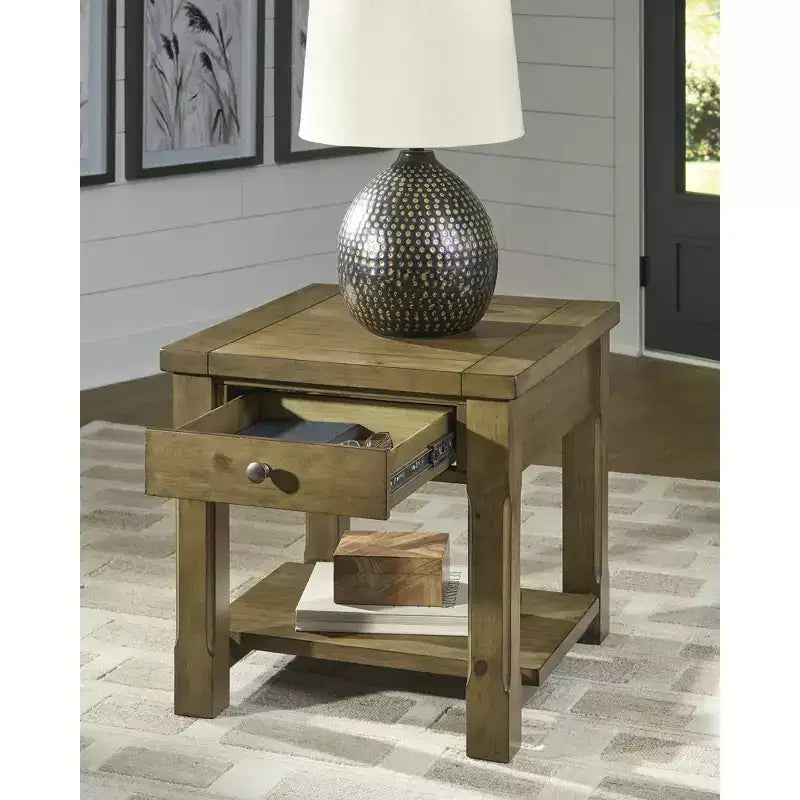 Signature Design by Ashley Vandenmore - Table d'appoint rectangulaire avec tiroir et étagère inférieure, finition marron moyen