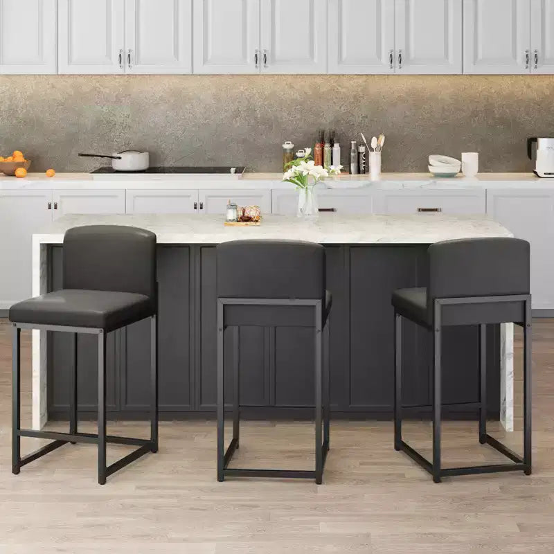 Lot de 2 tabourets de bar modernes hauteur comptoir, chaises rembourrées en similicuir noir avec dossier et pieds en métal robustes pour îlot de cuisine et bar à domicile