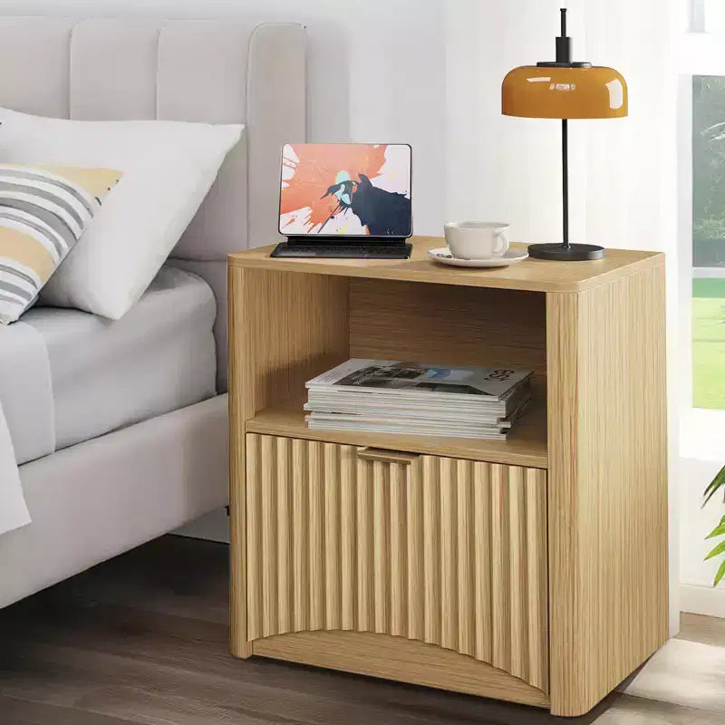 Design Cannelé | Table de Chevet en Chêne de 58 cm | Table de Chevet Moderne en Bois Imperméable avec Tiroir et Rangement | Meuble de Chambre à Coucher | Couleur Chêne Clair | Lot de 2