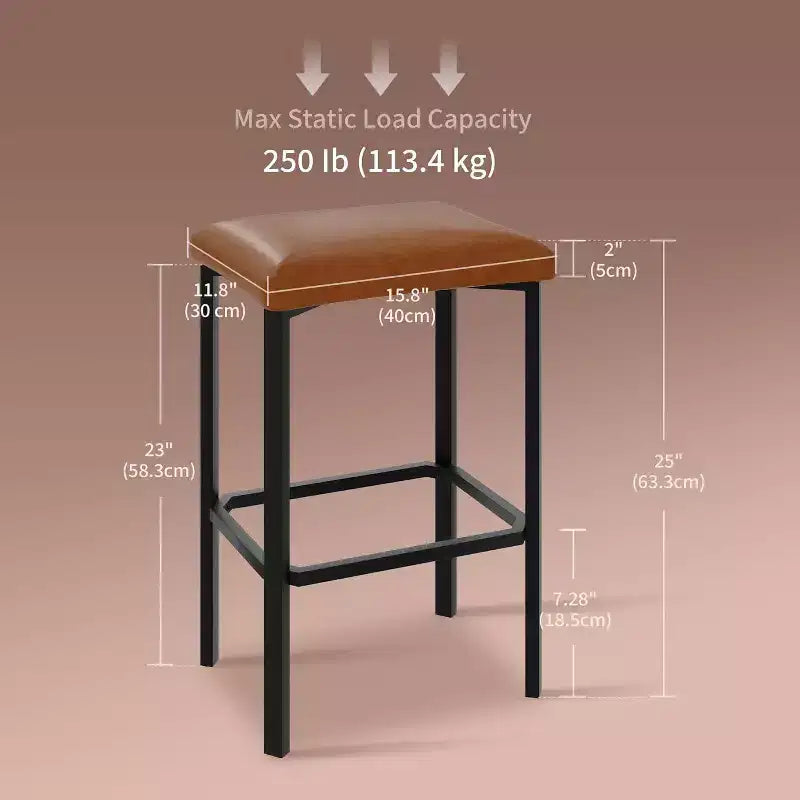 Lot de 2 tabourets de bar de 61 cm, sièges en cuir synthétique avec rembourrage épais et repose-pieds, cadre en métal moderne avec pieds réglables pour îlot de cuisine, comptoir de bar