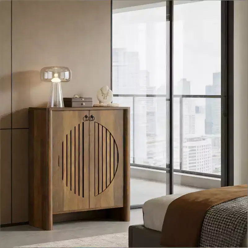 Meuble de Rangement en Bois Moderne GDFStudio Ruige 32 avec 2 Portes à Persiennes Rondes et Étagères Amovibles